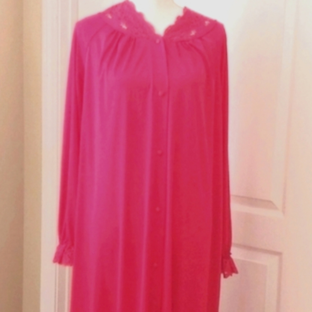 Shadowline Full Length Pink Lace Trim Robe. Size S. Embroidered Flowers